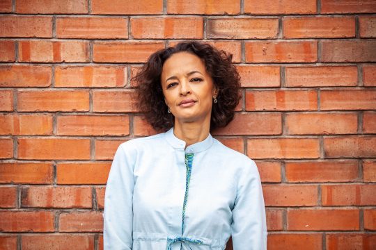 Autorin Dominique Celis (Bild: © Naomi Cousins)