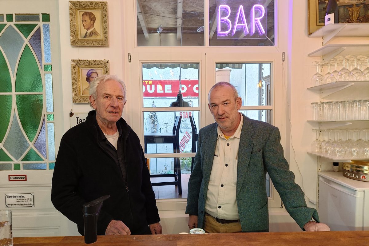 Künstler Jacques Charlier (li.) und Galerist Michael Bohn (Bild: Andreas Lejeune/BRF)