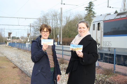 Jugendinfo-Geschäftsführerin Lara Liebertz (li.) und DG-Jugendministerin Isabelle Weykmans (Bild: Kabinett Weykmans)