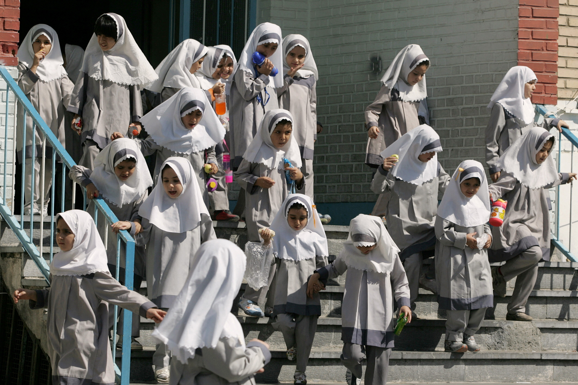 Iranische Schülerinnen (Bild: Atta Kenare/AFP)