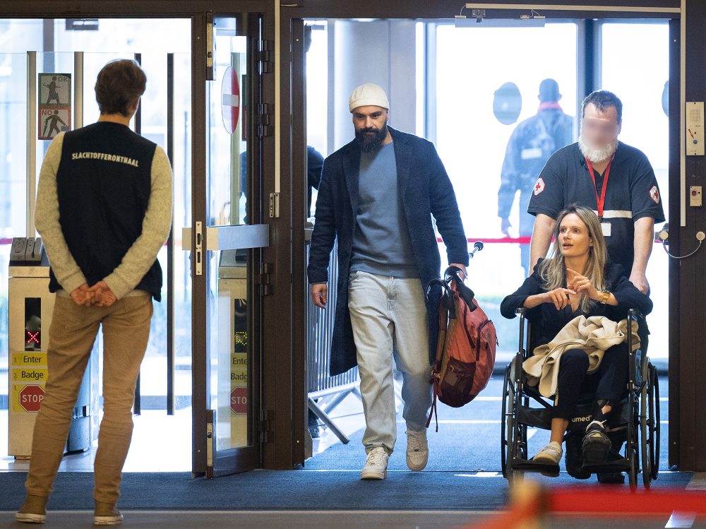 Karen Northshield mit Mohamed El Bachiri, dessen Frau Loubna Lafquiri bei den Anschlägen starb (Bild: Benoit Doppagne/Belga)