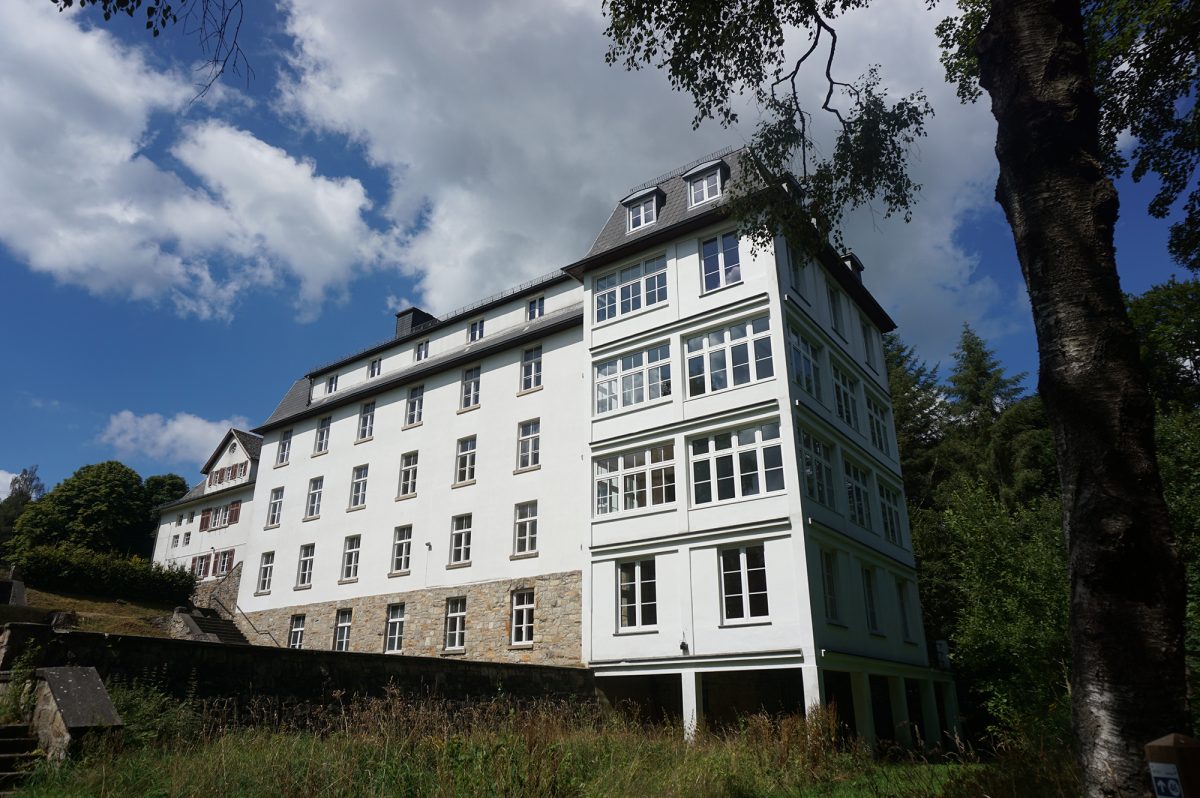 Das weitläufige Gebäude des Klosters Montenau bietet reichlich Platz für Konferenzen und Weiterbildungsseminare (Bild: Stephan Pesch/BRF)