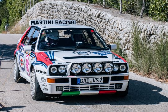 Gérard Meeuwissen/Yves Chantraine fahren im Lancia Delta Integrale Evo 1 (1992) bei der Rally Clasico Mallorca auf Platz zwei (Bild: Ingine Creators)