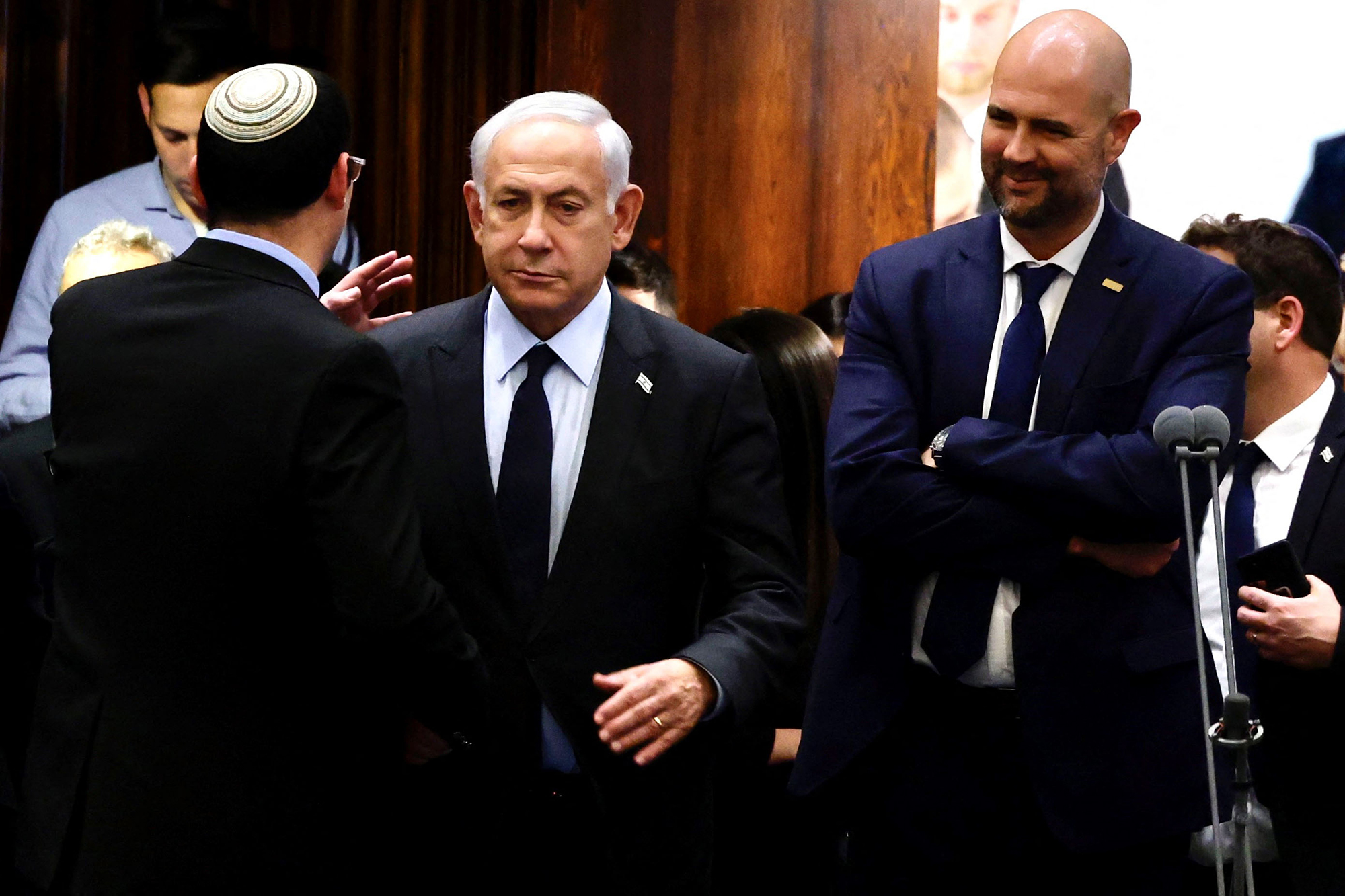 Der israelische Premierminister Benjamin Netanjahu (Mi.) in der Knesset, dem israelischen Parlament in Jerusalem (Bild: Marc Israel Sellem/AFP)