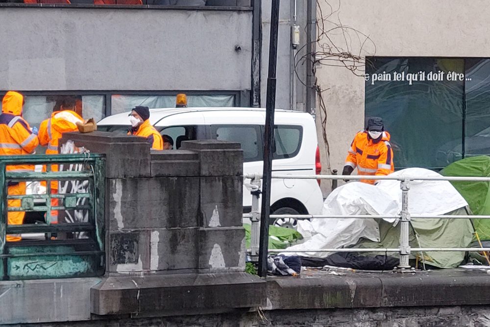 Das Zeltlager am Petit-Château in Brüssel wird geräumt (Bild: Haitse Nelis/Belga)