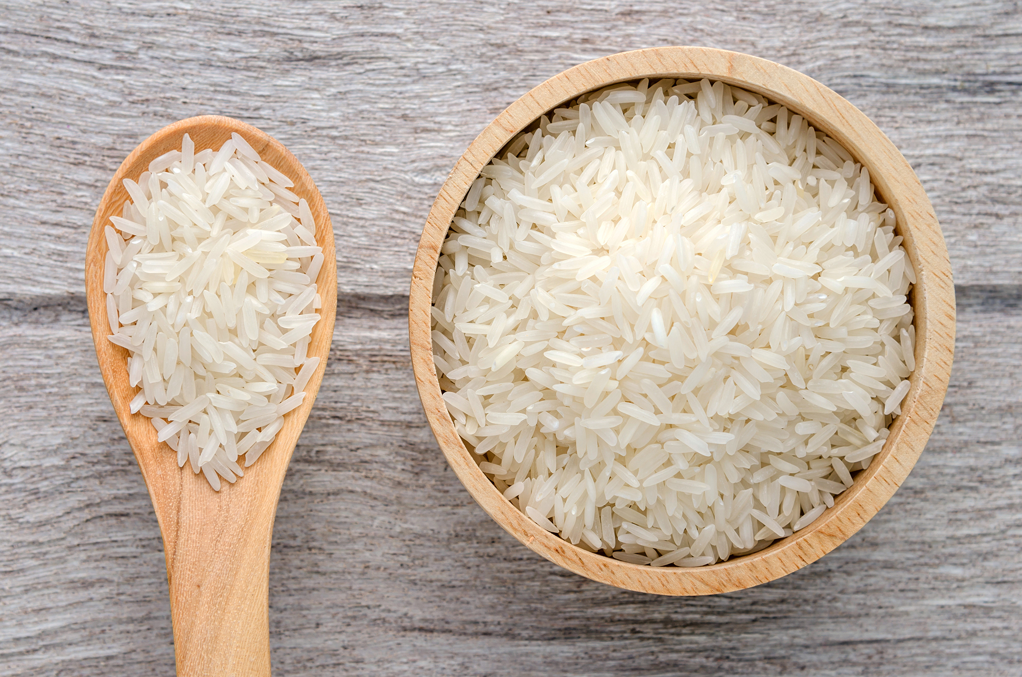 Ungekochter Reis in Schüssel (Illustrationsbild: © Bildagentur PantherMedia/kwanchaidp)