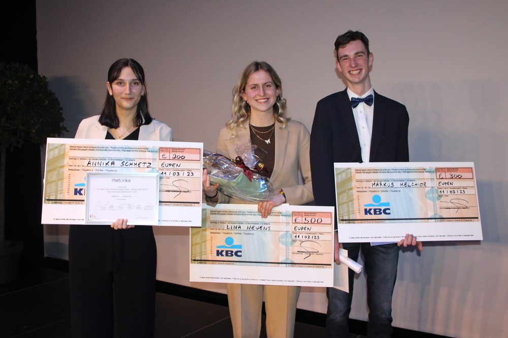 Rhetorika 2023: Annika Schmetz (Platz drei), Siegerin Lina Neuens und Markus Melchior (Platz zwei) - Bild: Michaela Brück/BRF