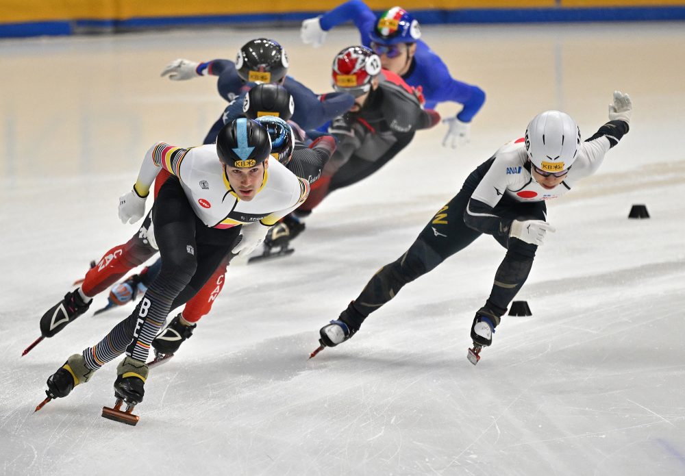 Stijn Desmet (links) bei den Shorttrack-Weltmeisterschaften in Seoul (Bild: Jung Yeon-Je/AFP)