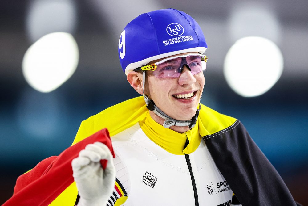 Bart Swings feierte am Samstag den Sieg im abschließenden Massenstart der Männer bei der WM im Eisschnelllauf in Heerenveen (Bild: Vincent Jannink/ANP/AFP)