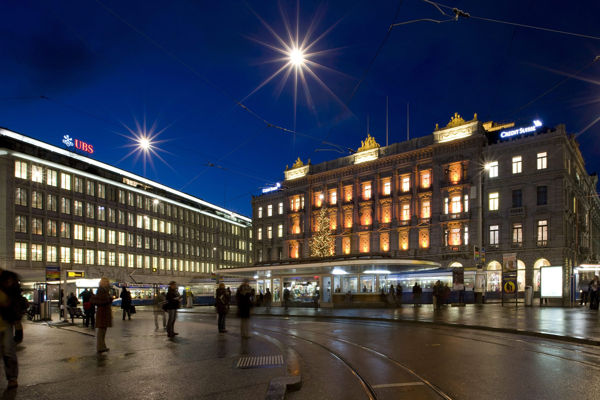 Der Hauptsitz der Credit Suisse, neben dem Hauptsitz der UBS am Paradeplatz in Zürich (Archivbild: Alessandro Della Bella/EPA)