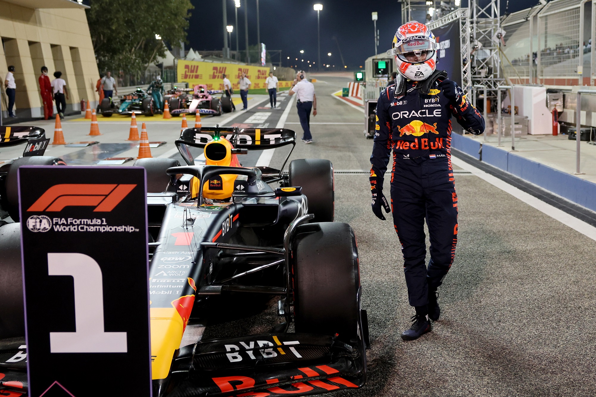Weltmeister Max Verstappen hat sich in Bahrain gleich die erste Pole Position geschnappt (Bild: Guiseppe Cacace/AFP)