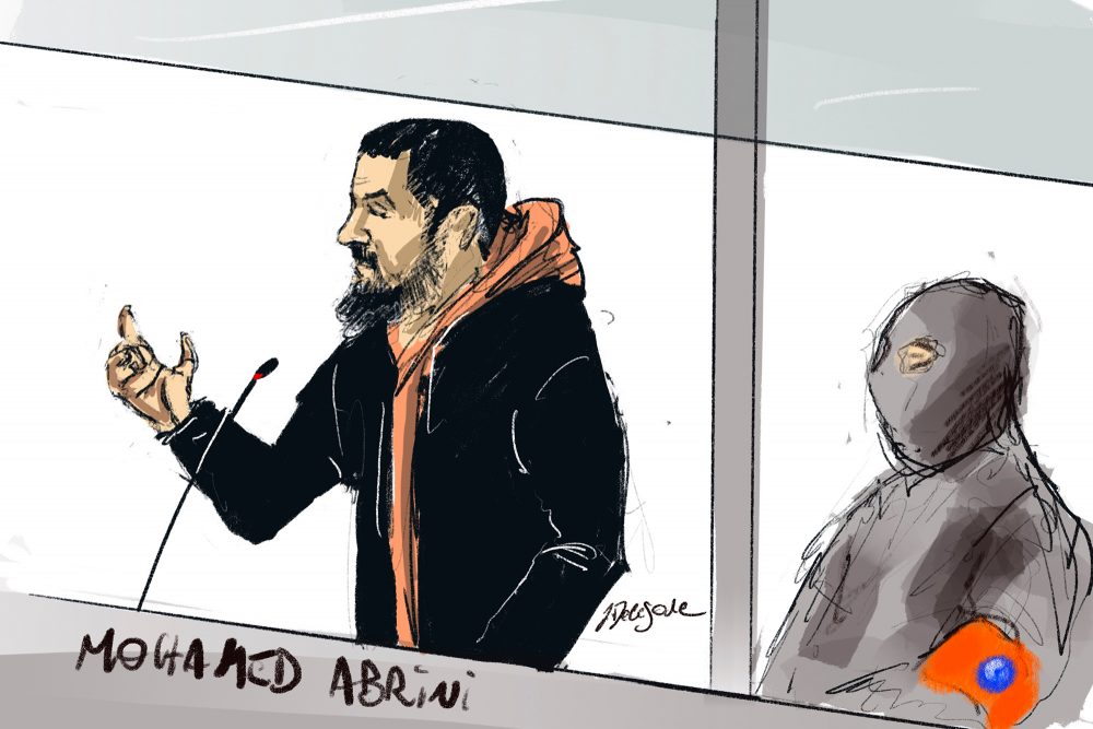 Diese Zeichnung zeigt den Angeklagten Mohamed Abrini während seiner Aussage im Brüsseler Terrorprozess (Bild: Jonathan De Cesare/Belga)