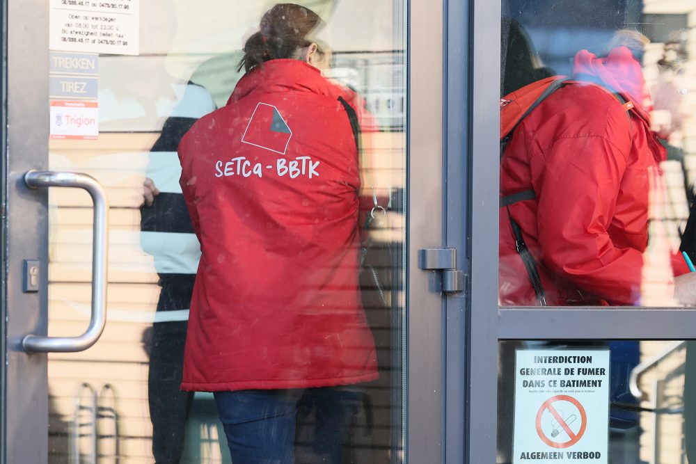 Treffen der Geschäftsführung und der Gewerkschaften der Supermarktkette Delhaize mit dem Sozialmediator in Brüssel (Bild: Benoit Doppagne/Belga)