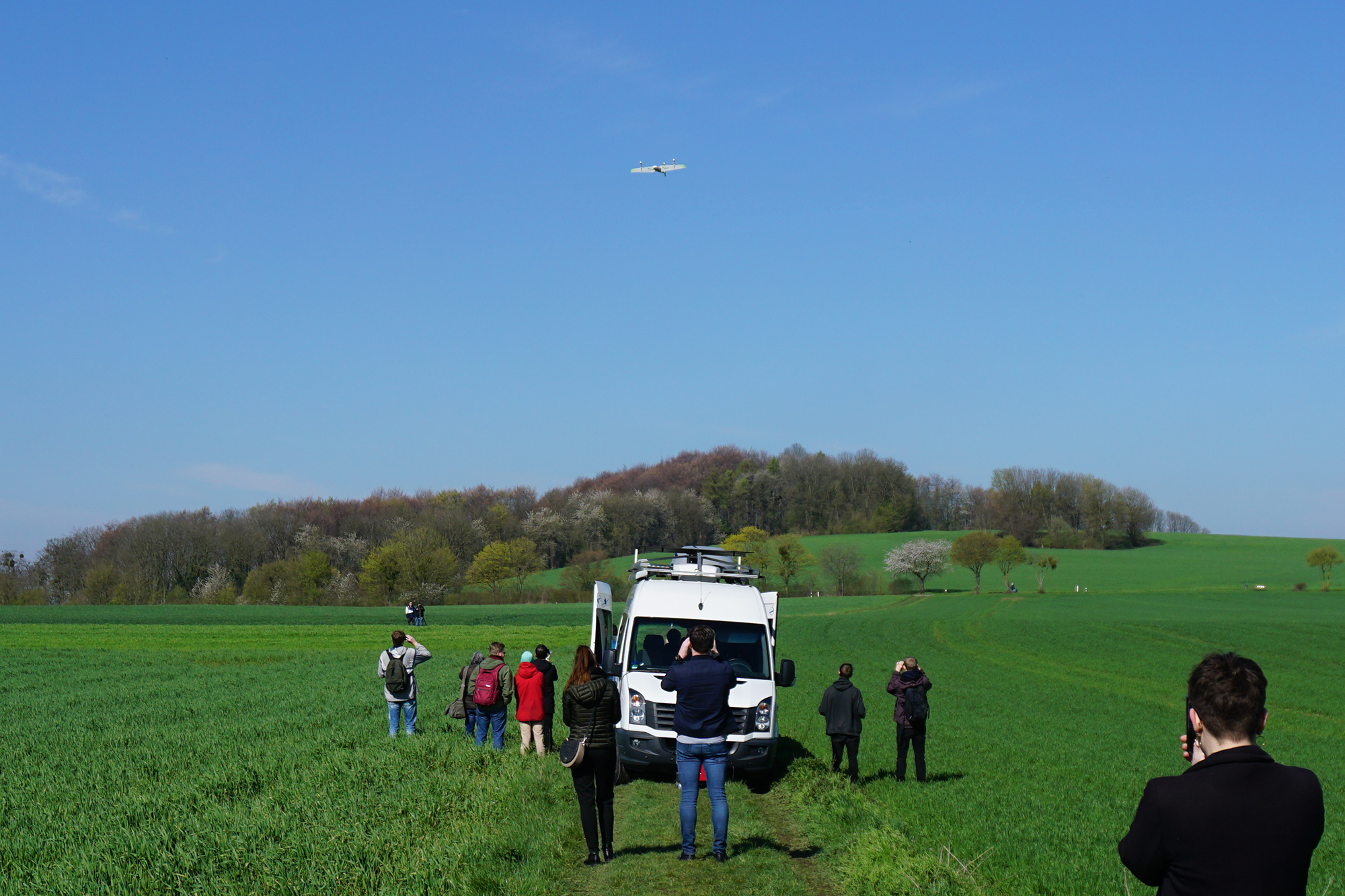 Erster grenzüberschreitender Drohnenflug zwischen Heerlen und Aachen: Die "Tiltwing Neo" setzt zur Landung an (Bild: Dogan Malicki/BRF)