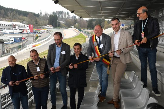 Die neue Tribüne an der alten Start-und-Zielgeraden ist am Donnerstag eingeweiht worden (Bild: Circuit de Spa-Francorchamps)