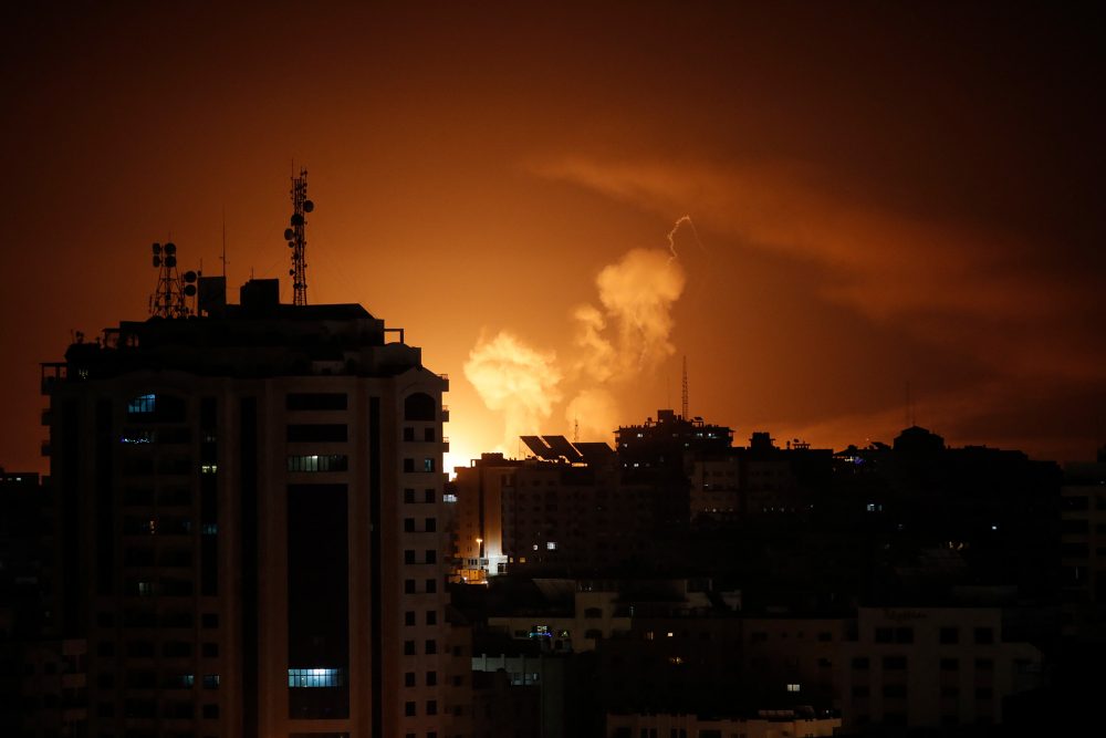 Israel greift Ziele in Gaza und im Libanon an (Bild: Mohammed Abed/AFP)