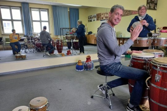 Michael de Miranda, Karolien Verheyen und Orpha Vercruysse beim gemeinsamen Musizieren (Bild: privat)