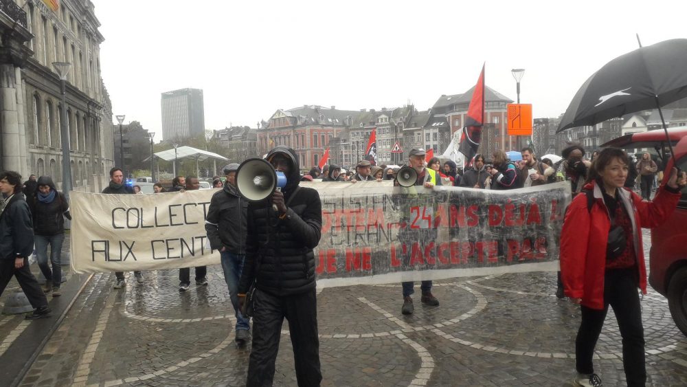 Protest in Lüttich gegen geschlossenes Zentrum in Vottem (Bild: Didier De Hoe/Belga)