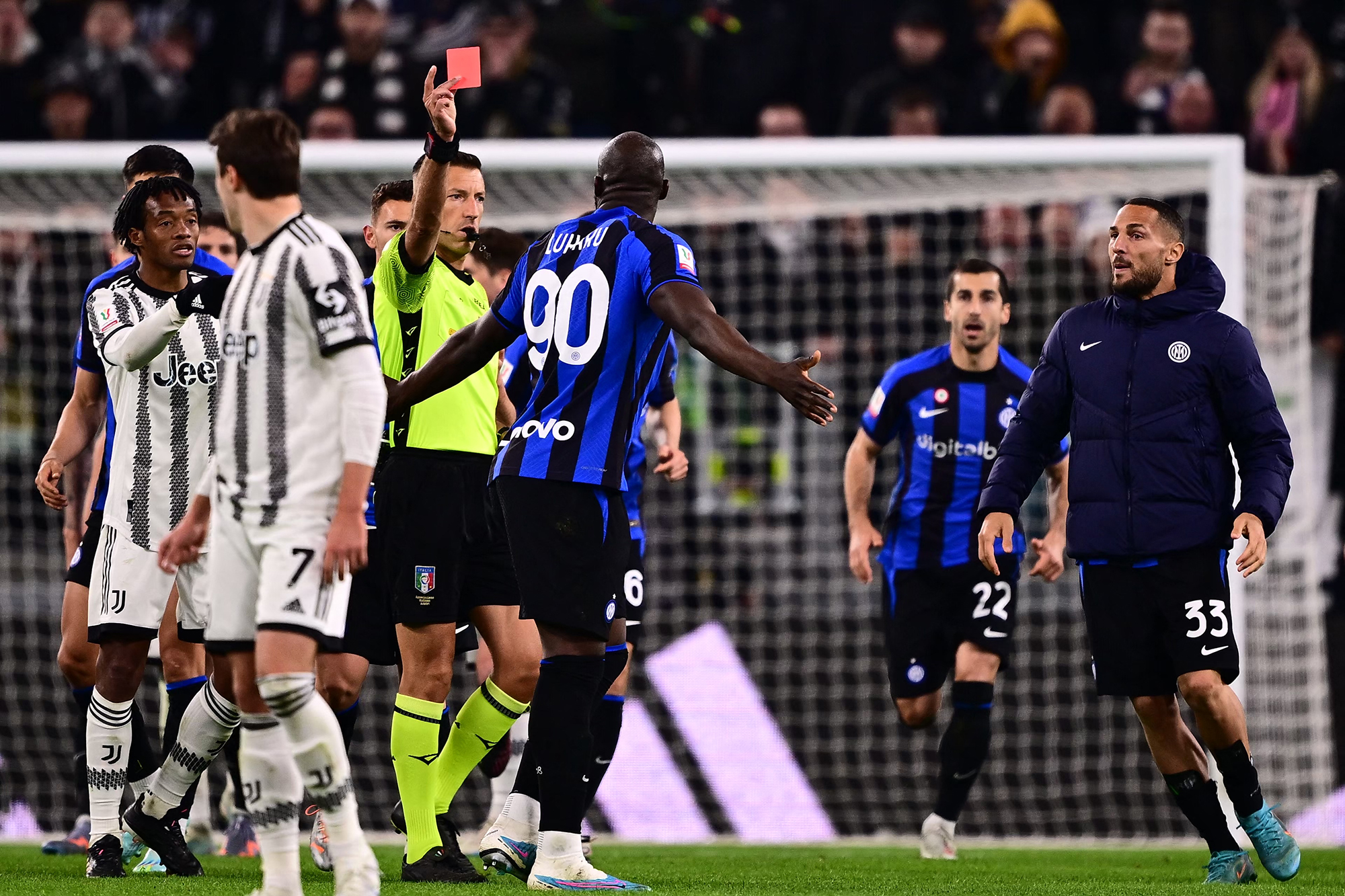 Romelu Lukaku erhielt während des Halbfinal-Hinspiels im italienischen Pokal zwischen Juventus und Inter Mailand am 4. April in Turin eine Rote Karte (Bild: Marco Bertorello/AFP)