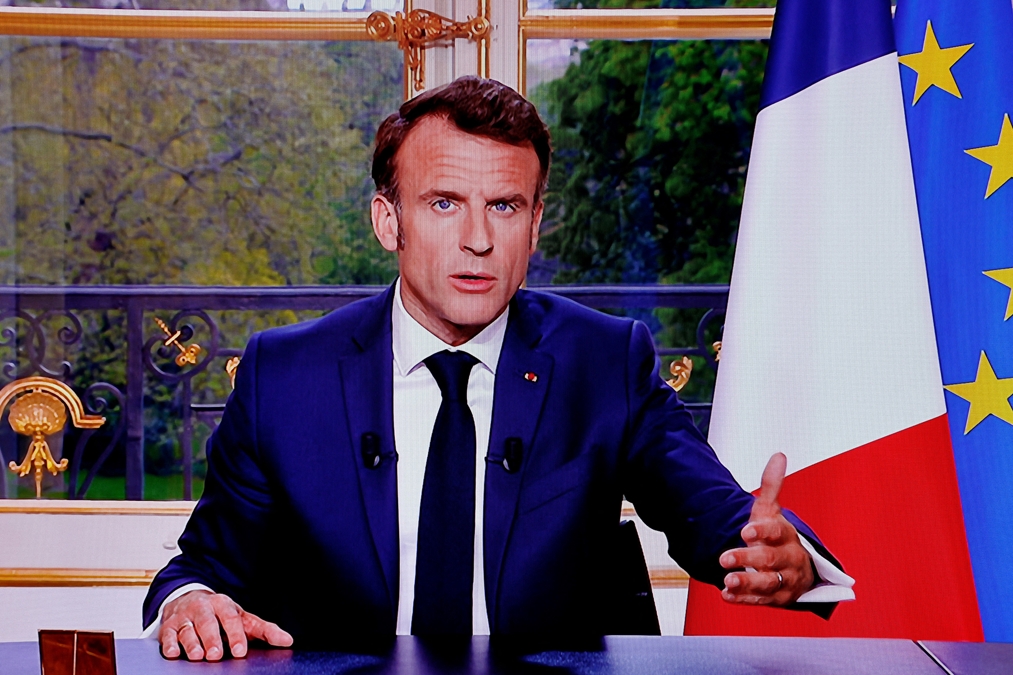 Der französische Präsident Emmanuel Macron am 17. April während der im Fernsehen übertragenen Ansprache an die Nation (Bild: Ludovic Marin/AFP)