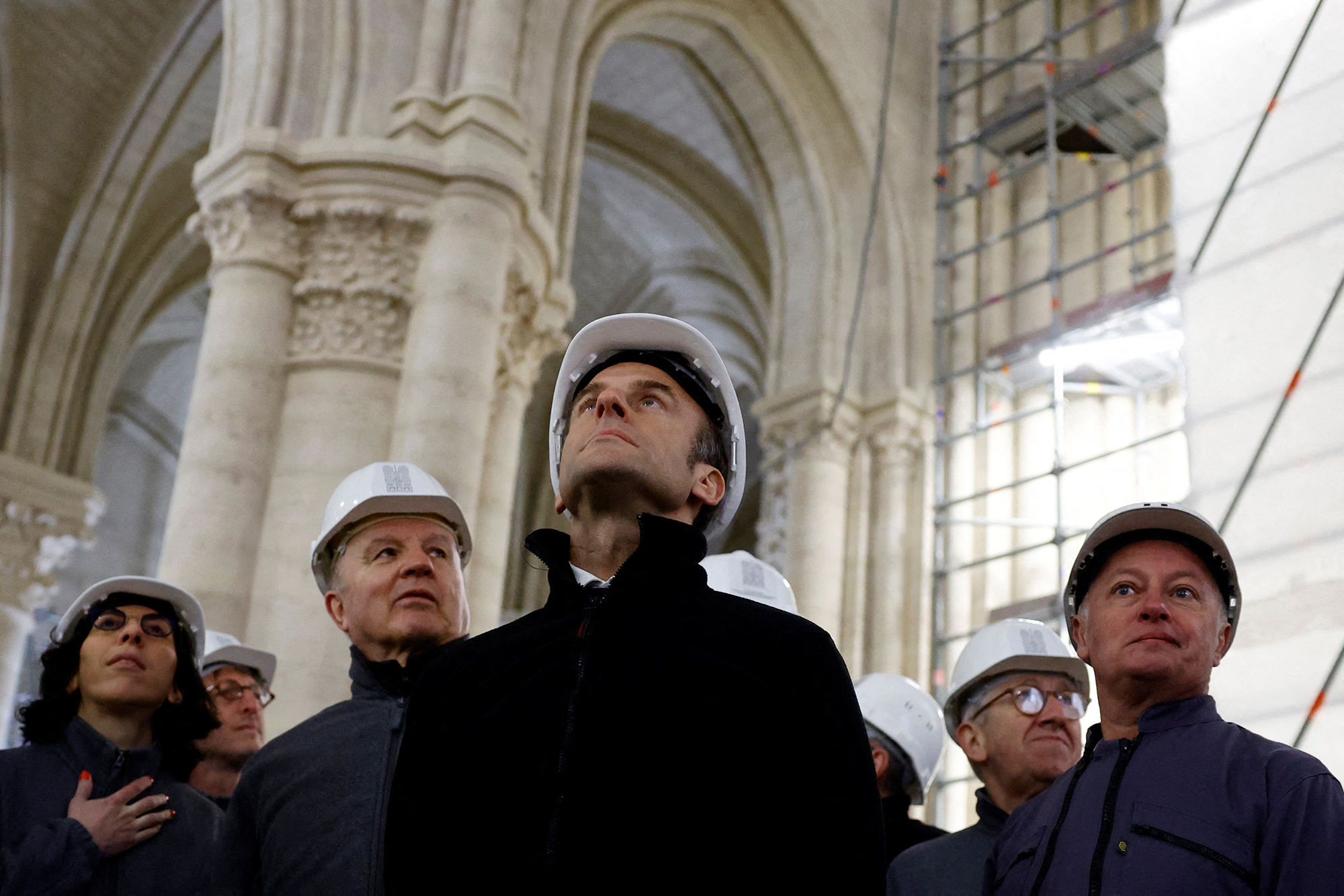 Der französische Präsident Emmanuel Macron am Freitag in Notre-Dame (Bild: Sarah Meyssonnier/Pool/AFP)