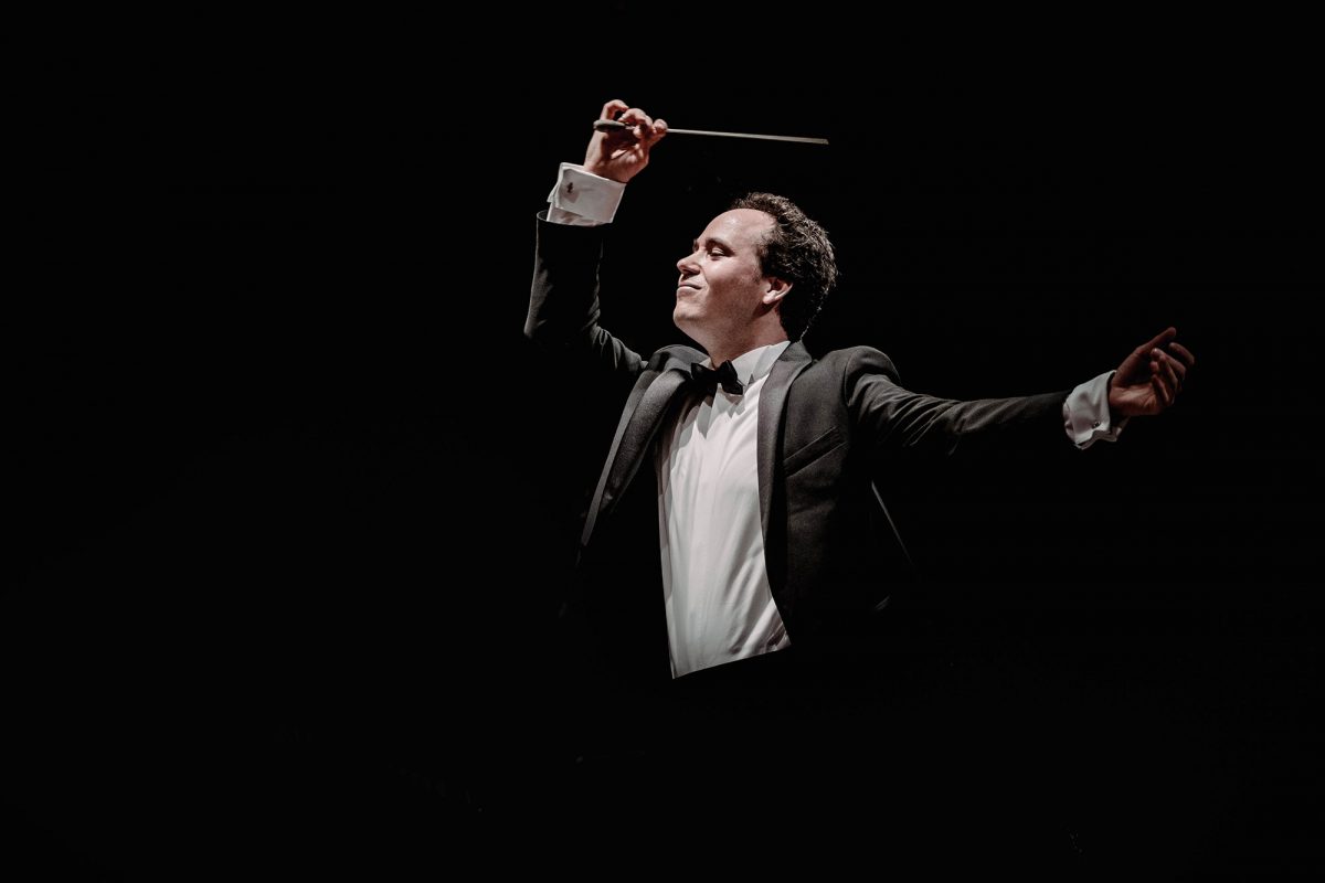 Dirigent Gergely Madaras (Bild: Marco Borggreve)