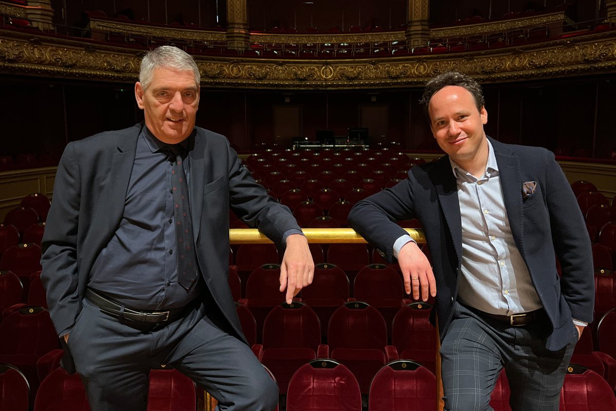 Der Generaldirektor des Orchestre Philharmonique Royal de Liège, Daniel Weissmann, und der musikalische Leiter Gergely Madaras (Bild: Thomas Michiels/Belga)