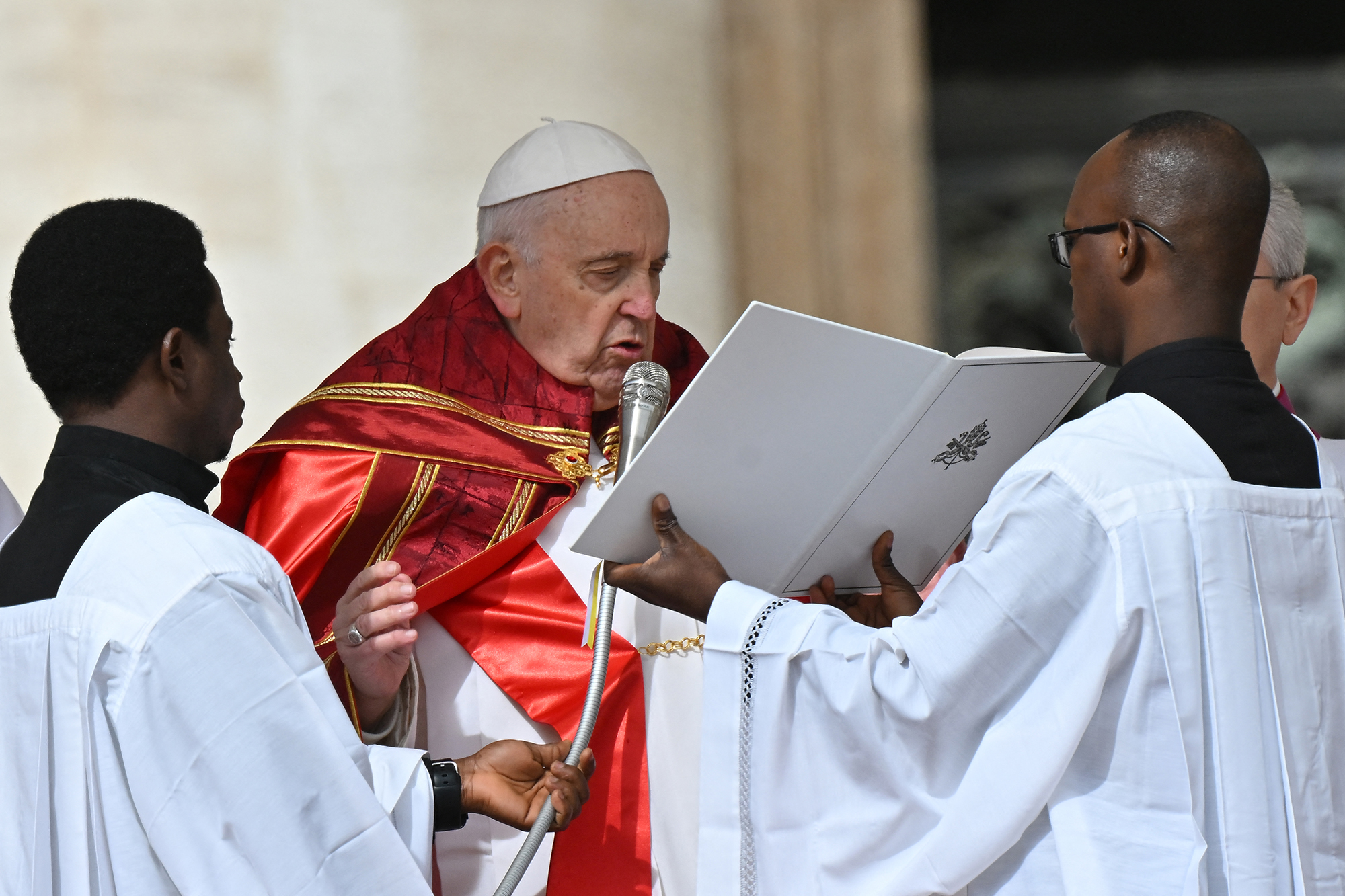 Papst Franziskus während der Palmsonntagsmesse (Bild: Filippo Monteforte/AFP)
