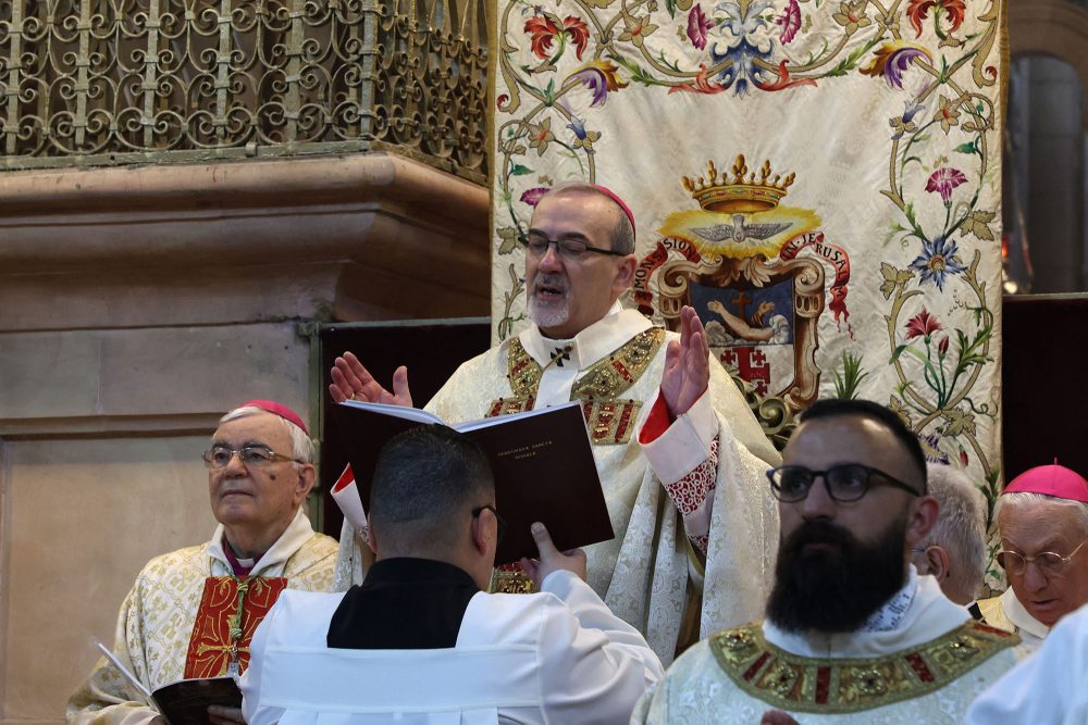 Patriarch Pierbattista Pizzaballa feiert in der Grabeskirche in Jerusalem die Ostermesse (Bild: Gil Cohen-Magen/AFP)