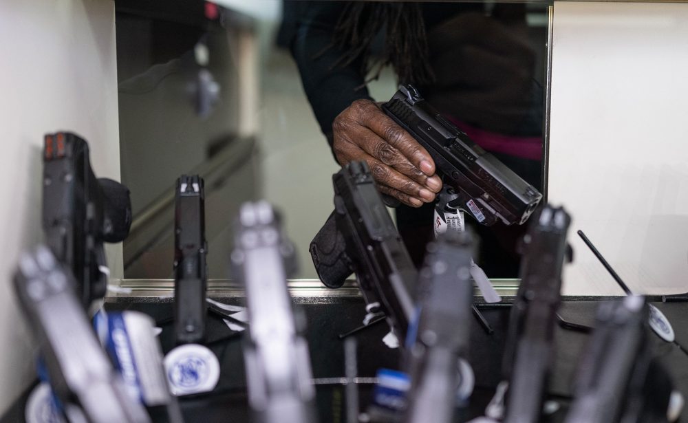 Pistole (Bild: Andrew Caballero-Reynolds/AFP)