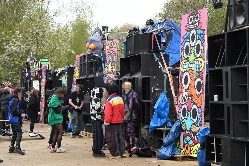 Illegaler Rave in Sint-Truiden (Bild: Jill Delsaux/Belga)