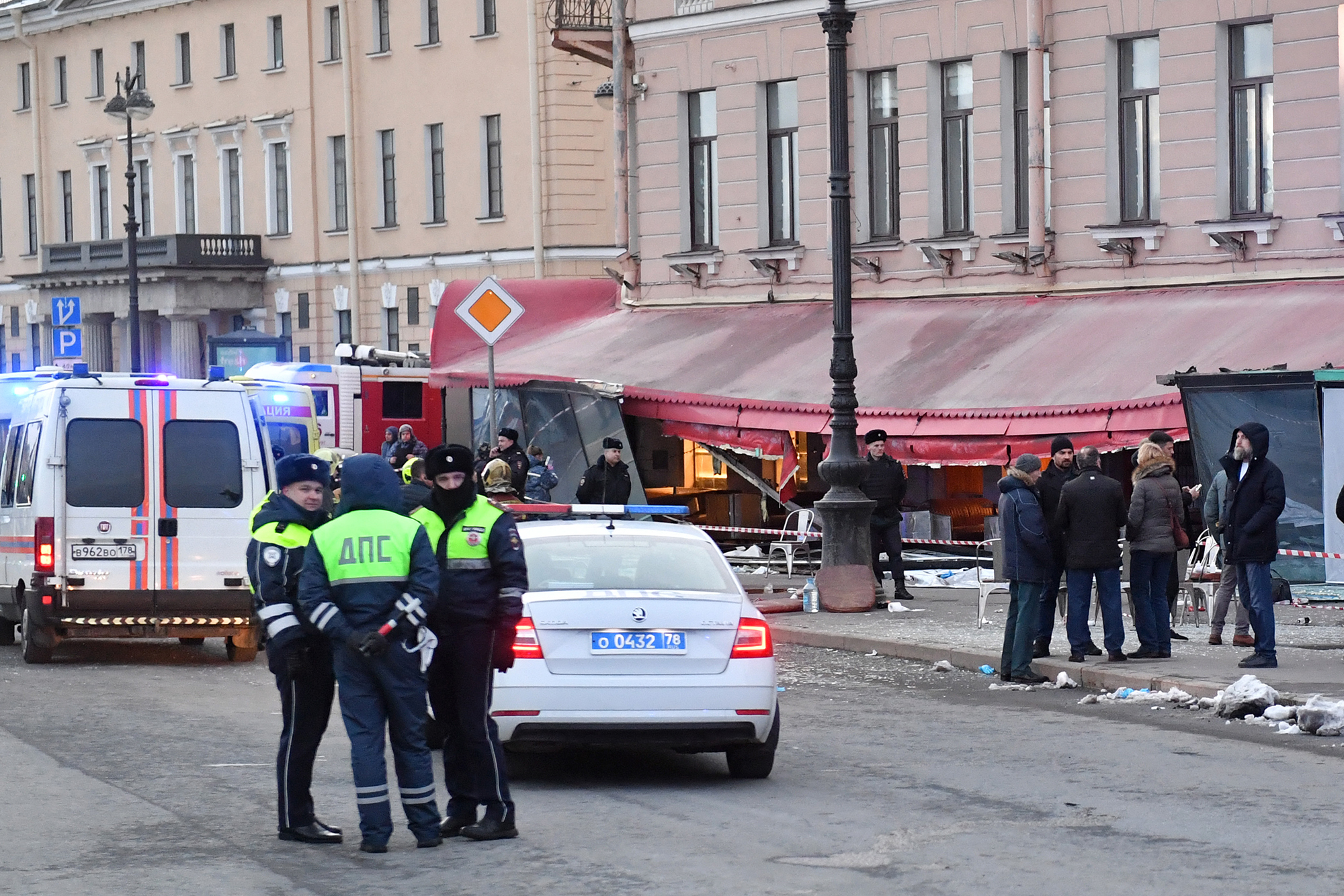 Explosion in einem Café in Sankt Petersburg (Bild: Olga Maltseva/AFP)