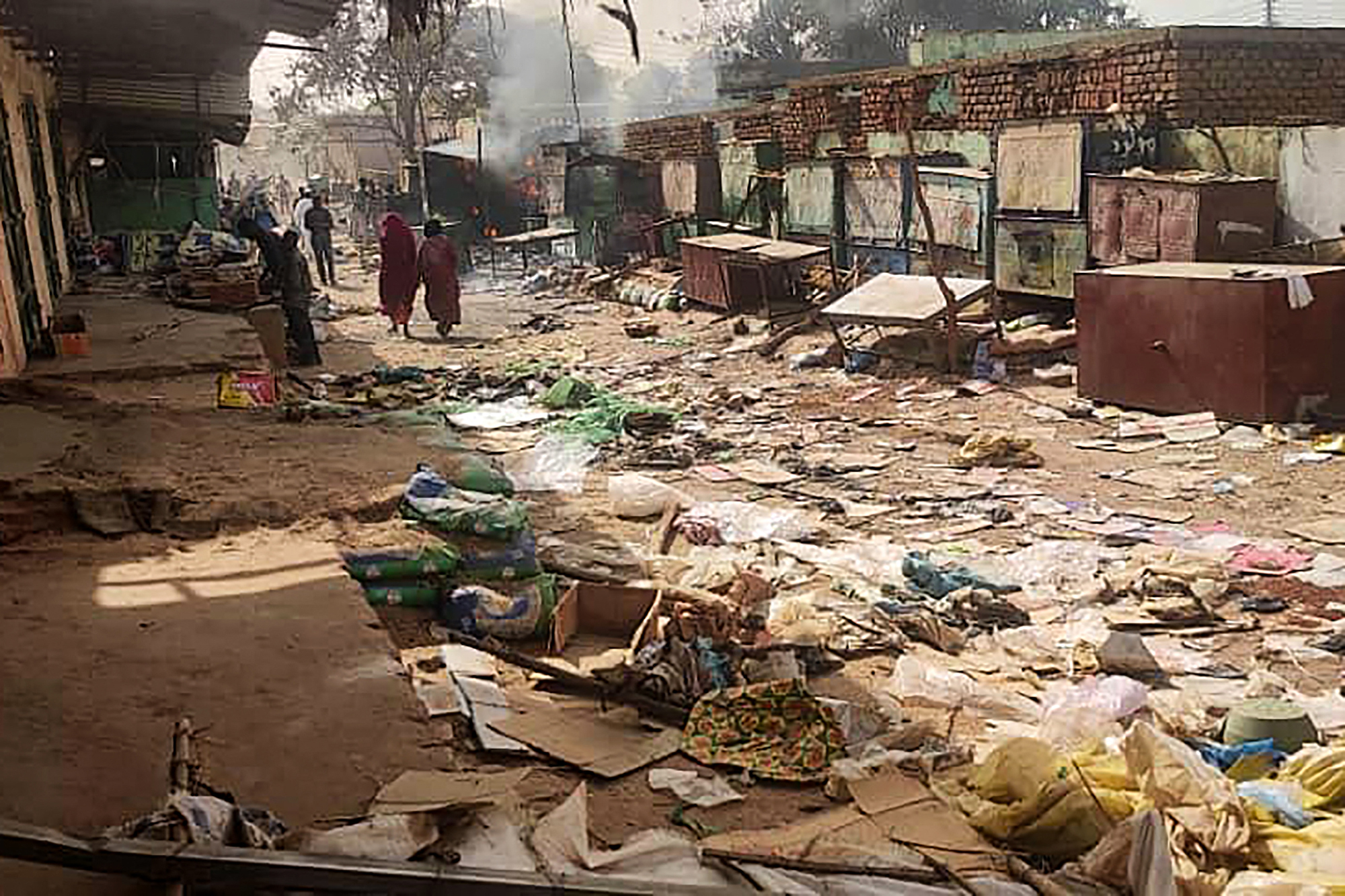 Verwüsteter Marktplatz in El Geneina, der Hauptstadt des sudanesischen Bundesstaates Gharb Darfur (Bild: AFP)