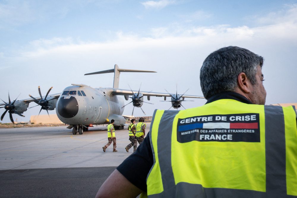 Auch Frankreich ließ am Sonntag rund 100 Staatsbürger ausfliegen (Bild: Jonathan Sarago/Ministry of Europe and Foreign Affairs/AFP)