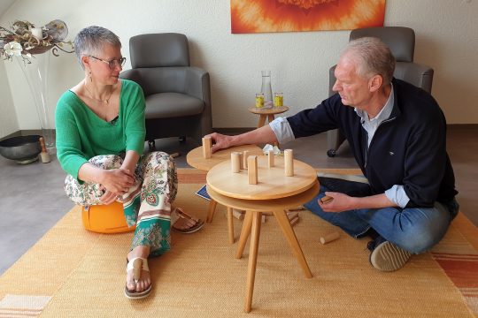 Systemische Beratung: Therapeutin Véronique Gietz und Klient Gernot B. aus Aachen (Bild: Lena Orban/BRF)