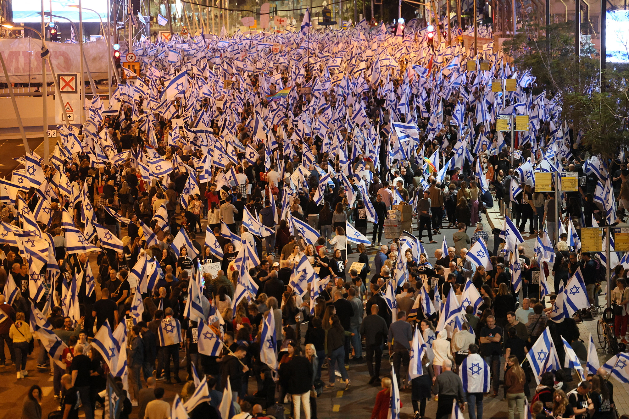 Demonstration gegen das Justizreformgesetz der Regierung in Tel Aviv am 15. April (Bild: Jack Guez/AFP)