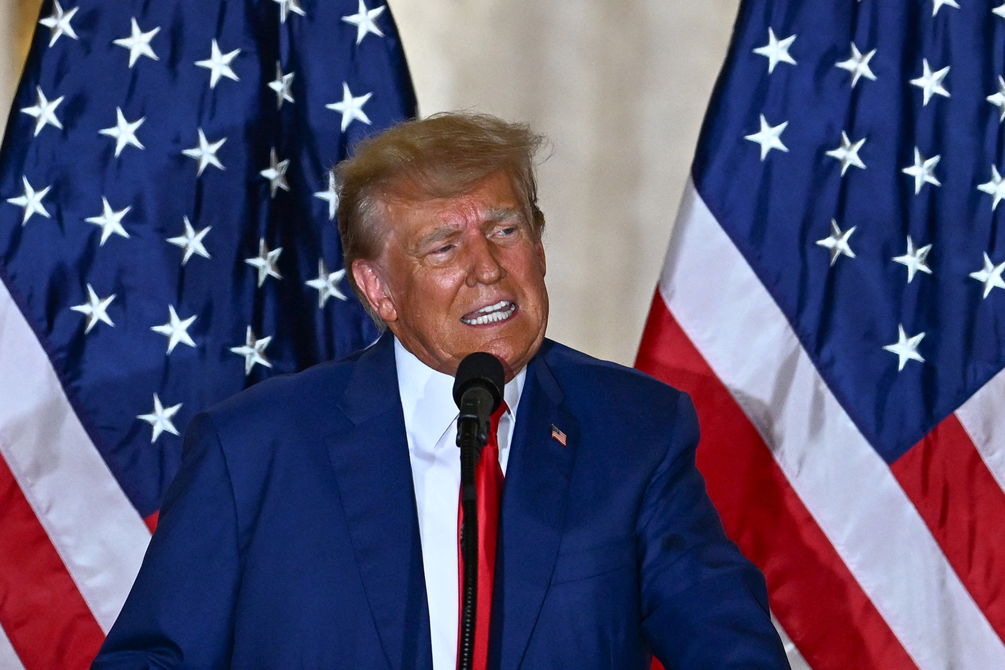 Ex-Präsident Donald Trump nach der Anklageverlesung bei einer Rede vor seinen Anhängern in Florida