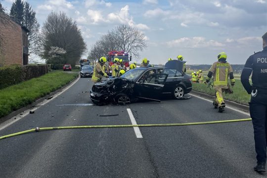 Schwerer Unfall bei Stolberg (Bild: Polizei Aachen)