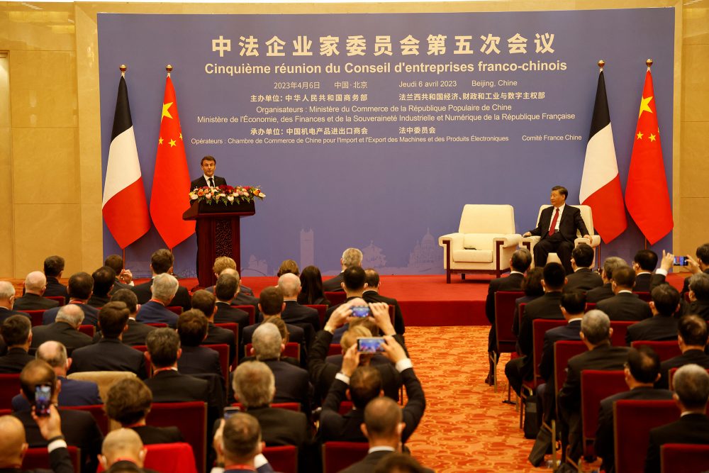 Der französische Präsident Emmanuel Macron und der chinesische Präsident Xi Jinping beim französisch-chinesischen Wirtschaftsratstreffen in Peking (Bild: Ludovic Marin/Pool/AFP)