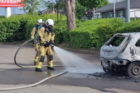 Auto auf Carrefour-Parkplatz an der Herbesthaler Straße ausgebrannt (Bild: privat)