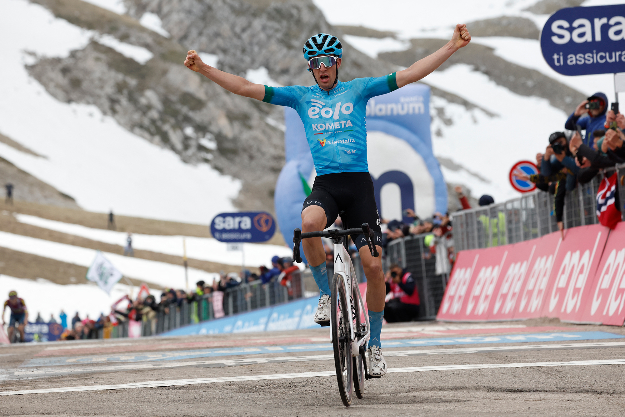 Davide Bais siegt bei der siebten Etappe des Giro d'Italia