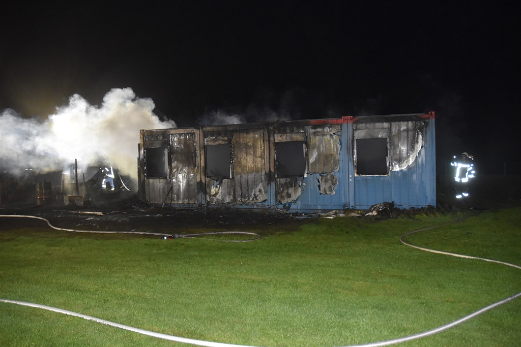 Brand auf einem Sportplatz in Würselen (Bild: Polizei Aachen)