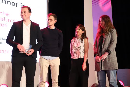Der Nachwuchs-Pressepreis geht an Robin Emonts, Andreas Lejeune, Raffaela Schaus und Lena Orban. Auf dem Bild fehlt Christoph Heeren