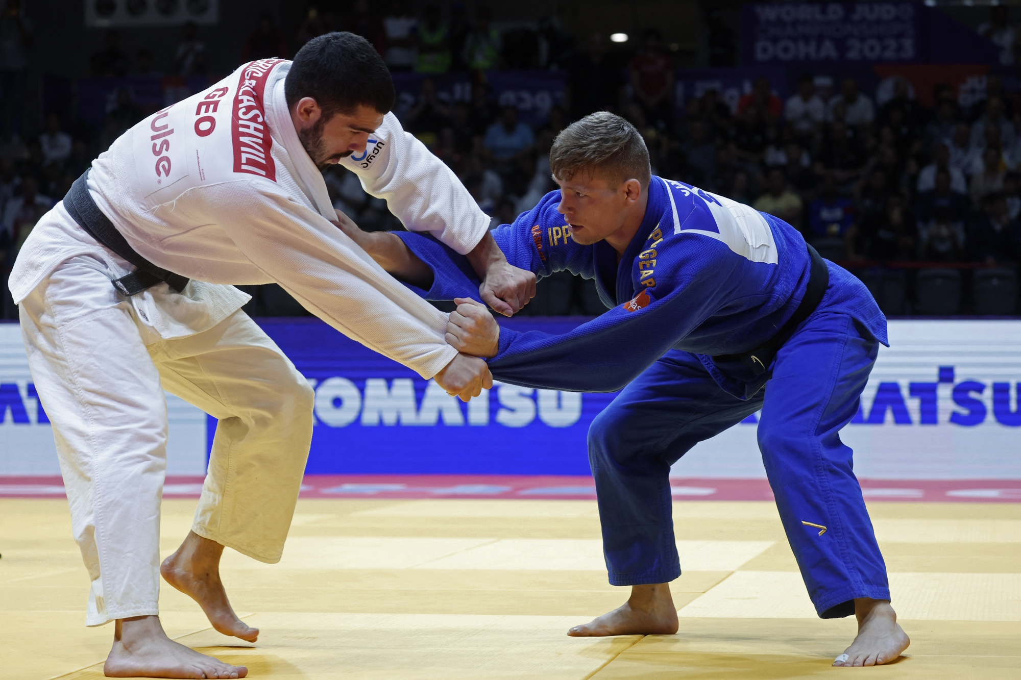 Tato Grigalashvili und Matthias Casse im Finale der Judo-WM (Bild: Karim Jaafar/AFP)