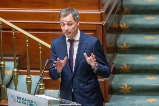 Premier Alexander De Croo in der Kammer am Donnerstag (Bild: Jonas Roosens/Belga)