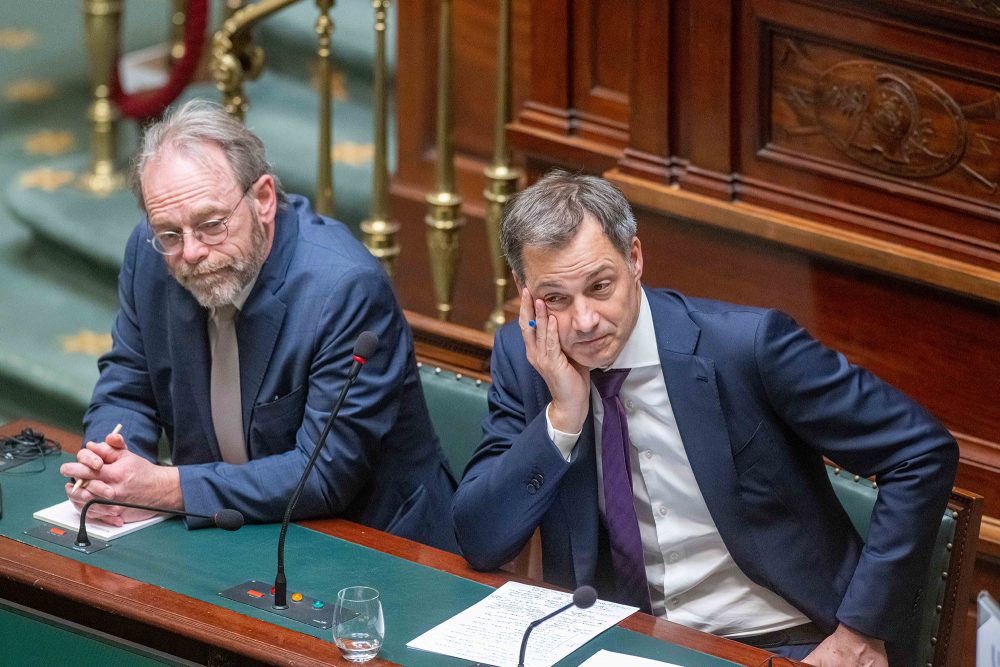 Premier De Croo am Donnerstag im Parlament (Bild: Jonas Roosens/Belga)