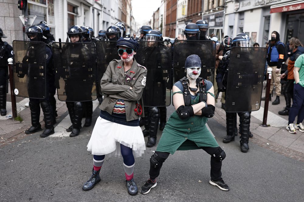 Demonstration gegen die Rentenreform in Lille am 1. Mai (Bild: Saleer Al-Doumy/AFP)