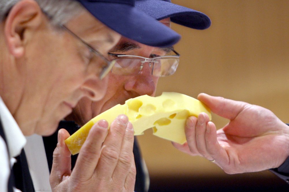 Emmentaler Käse (Bild: Karl-Josef Hildenbrand/EPA)