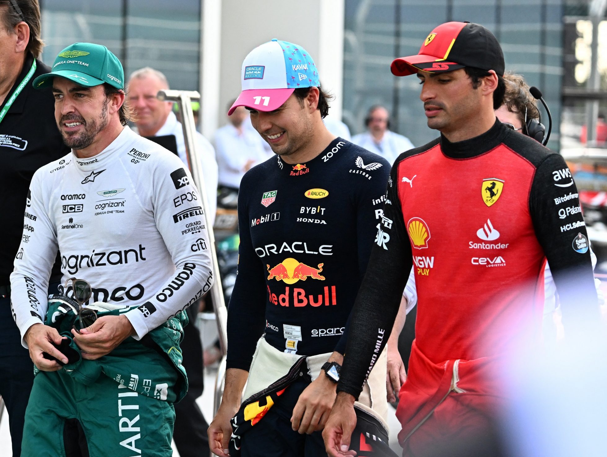 Gehen in Miami als erste ins Rennen: Fernando Alonso (2.), Sergio Perez (Pole) und Carlos Sainz Jr. (3.) nach dem Qualifying (Bild: Chandan Khanna/AFP)