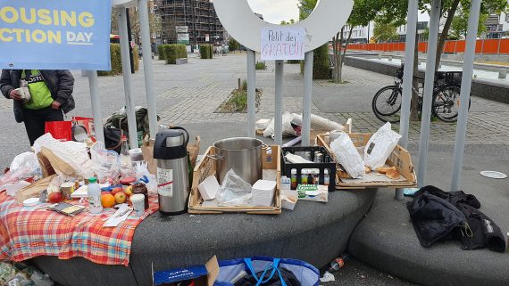 Solidarisches Frühstück für Obdachlose in Lüttich
